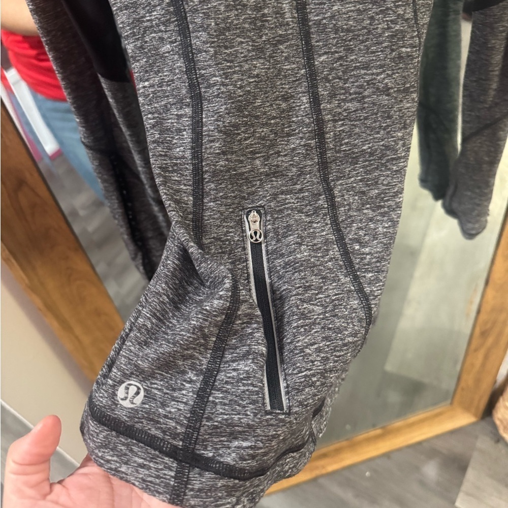 Lululemon Star Runner Long Sleeve- Grey & Black - Picture 6 of 7